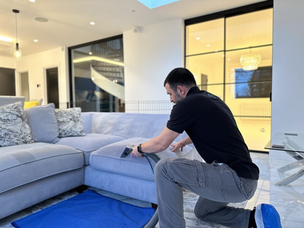 Nettoyage canapé Paris 15